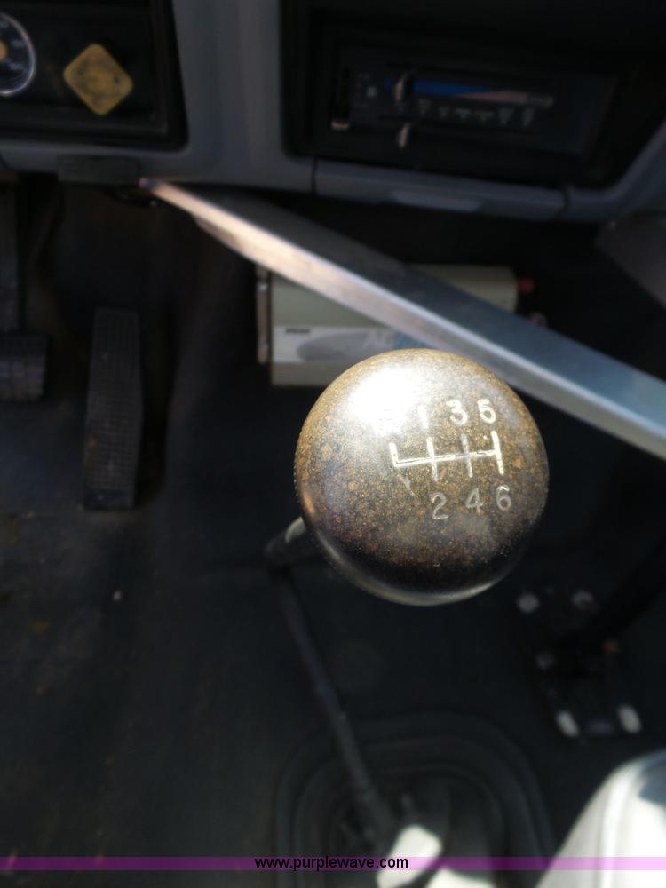 image for item L5827 1997 Ford F800 Super Duty digger derick truck