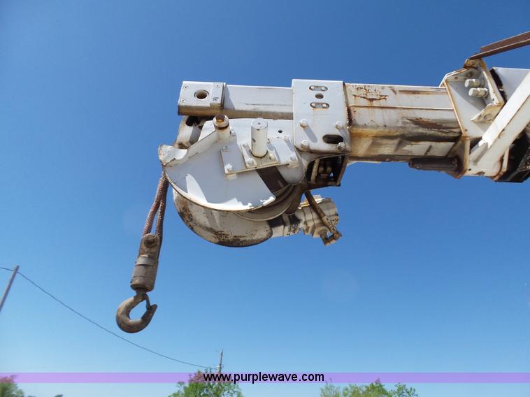 image for item L5827 1997 Ford F800 Super Duty digger derick truck