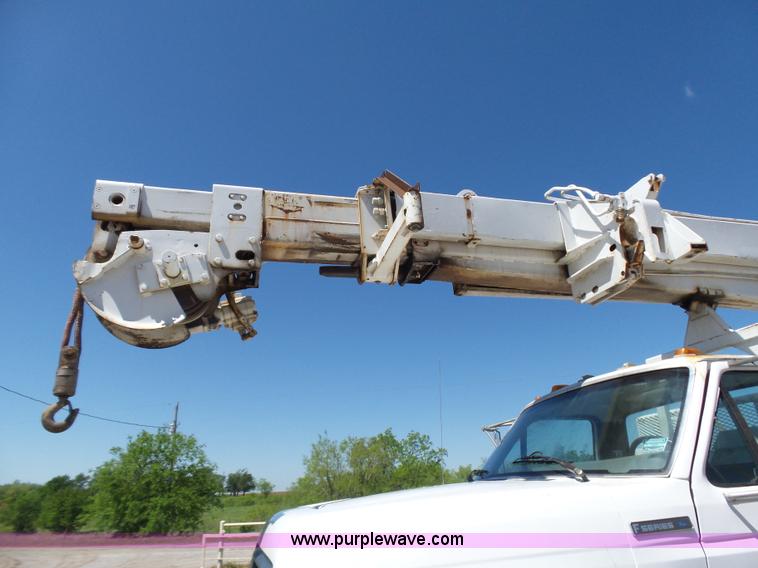 image for item L5827 1997 Ford F800 Super Duty digger derick truck