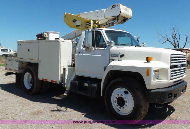 image for item L5828 1993 Ford F700 bucket truck