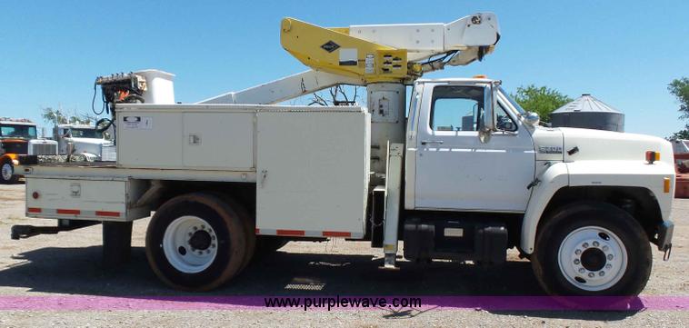 image for item L5828 1993 Ford F700 bucket truck