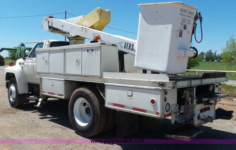 image for item L5828 1993 Ford F700 bucket truck