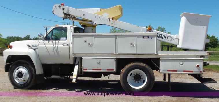 image for item L5828 1993 Ford F700 bucket truck