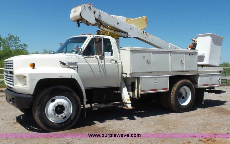 image for item L5828 1993 Ford F700 bucket truck