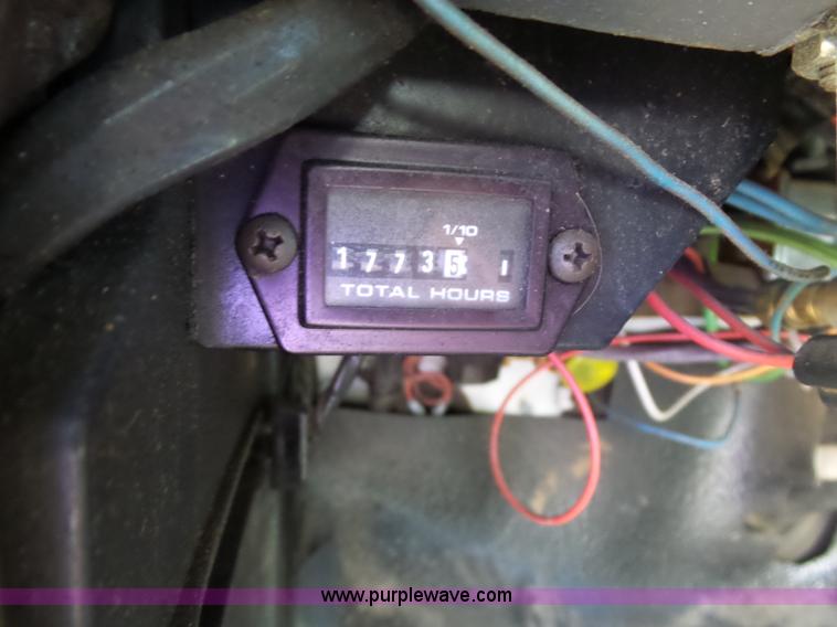 image for item L5828 1993 Ford F700 bucket truck