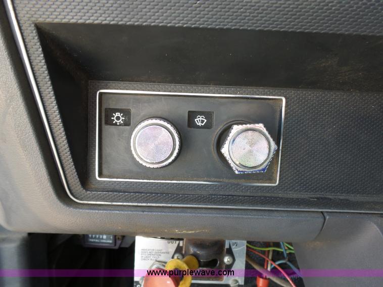 image for item L5828 1993 Ford F700 bucket truck