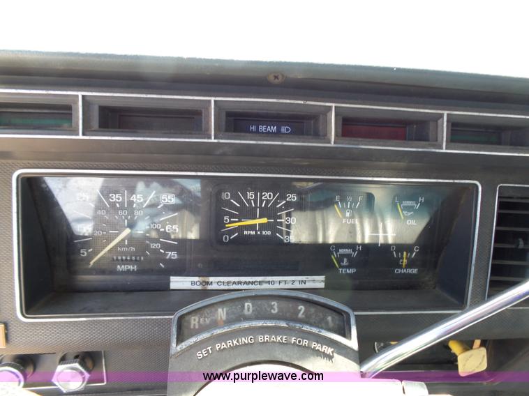 image for item L5828 1993 Ford F700 bucket truck