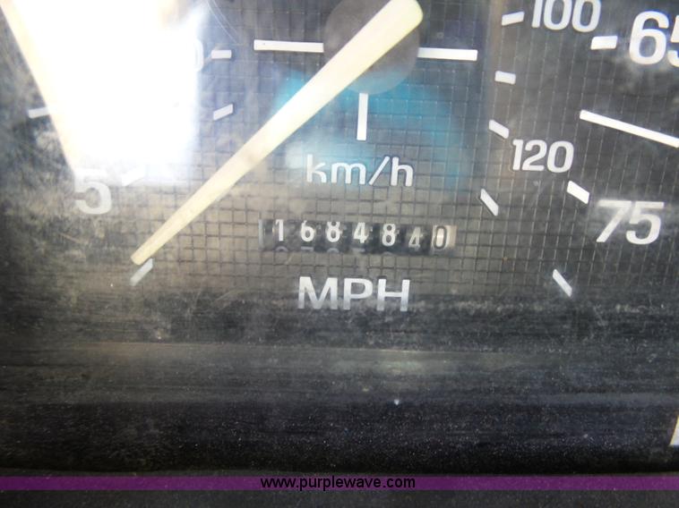 image for item L5828 1993 Ford F700 bucket truck