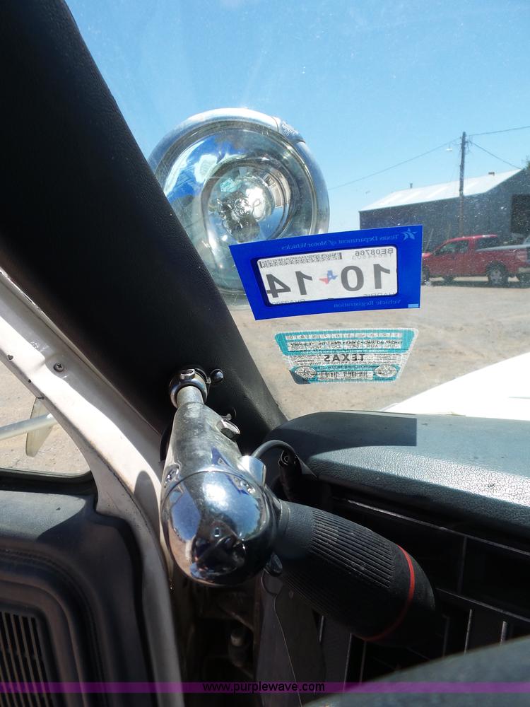 image for item L5828 1993 Ford F700 bucket truck