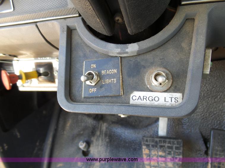 image for item L5828 1993 Ford F700 bucket truck