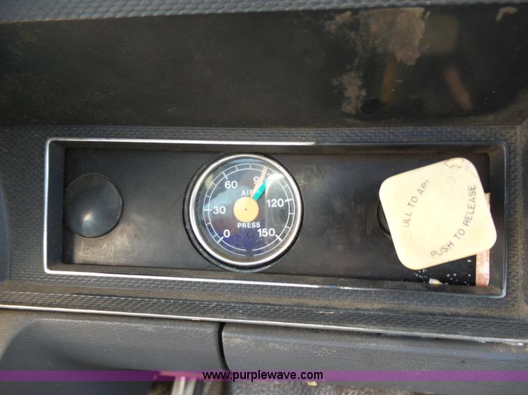 image for item L5828 1993 Ford F700 bucket truck