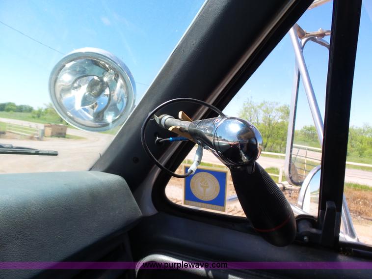 image for item L5828 1993 Ford F700 bucket truck