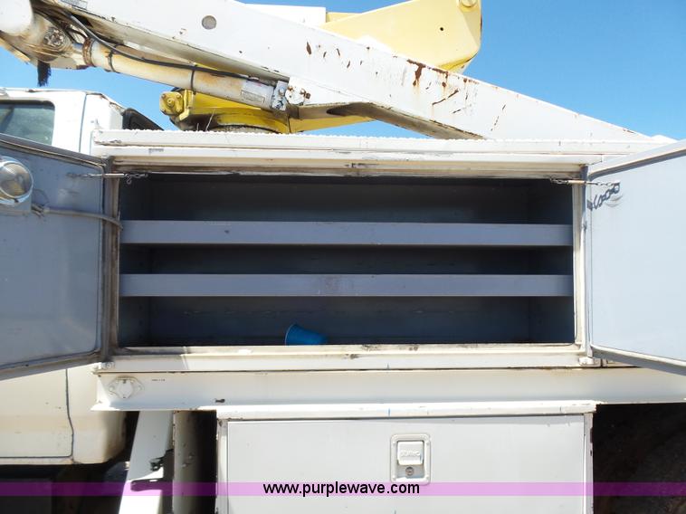 image for item L5828 1993 Ford F700 bucket truck