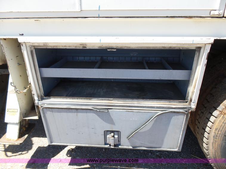 image for item L5828 1993 Ford F700 bucket truck