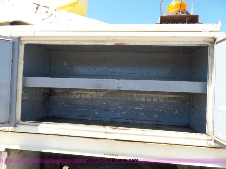 image for item L5828 1993 Ford F700 bucket truck