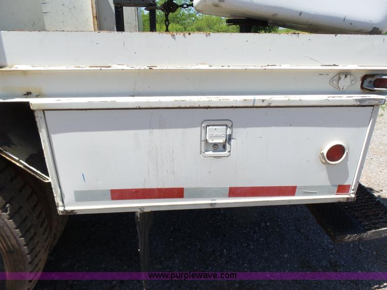 image for item L5828 1993 Ford F700 bucket truck