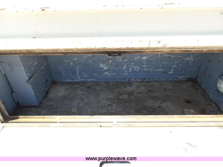 image for item L5828 1993 Ford F700 bucket truck