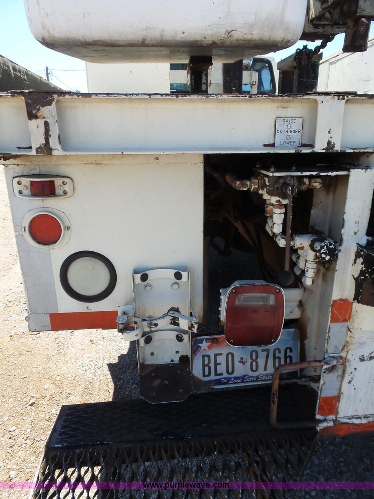 image for item L5828 1993 Ford F700 bucket truck