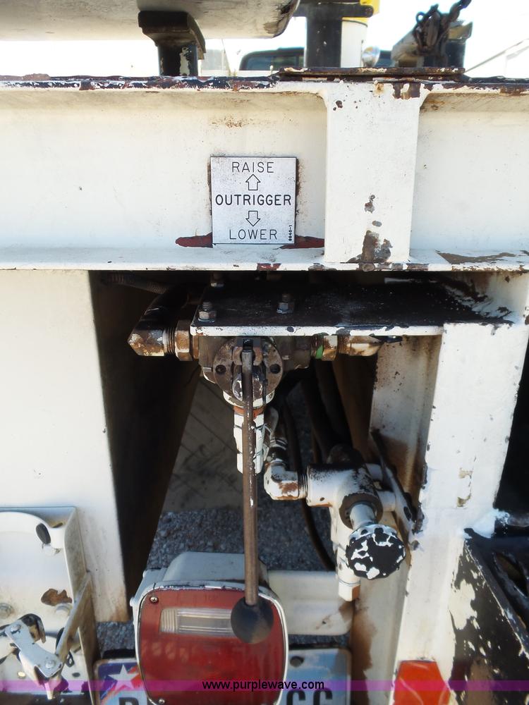 image for item L5828 1993 Ford F700 bucket truck