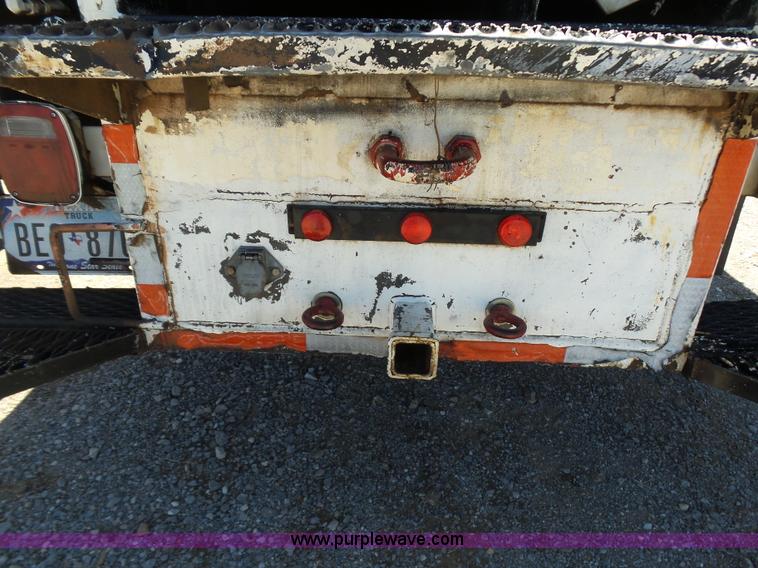 image for item L5828 1993 Ford F700 bucket truck