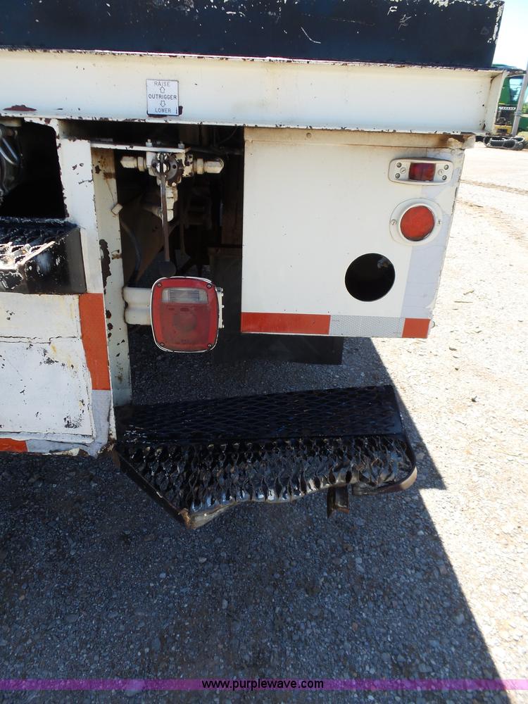 image for item L5828 1993 Ford F700 bucket truck