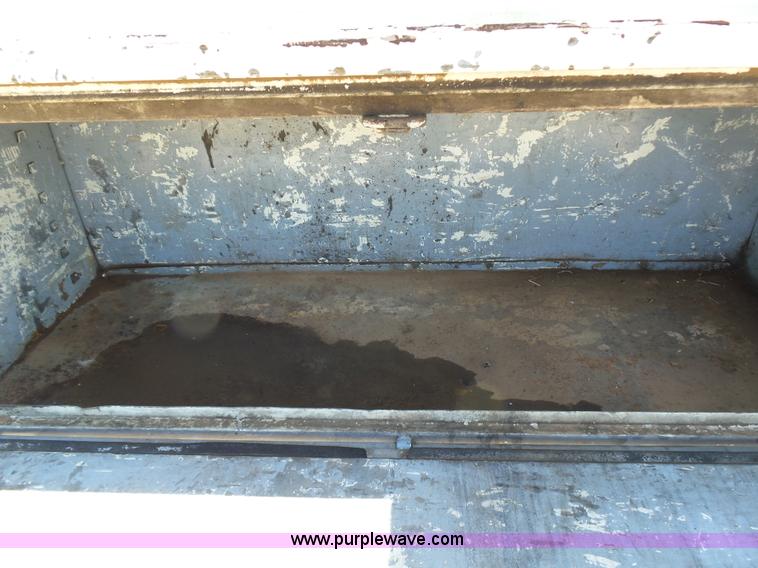 image for item L5828 1993 Ford F700 bucket truck