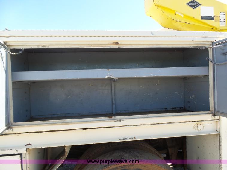 image for item L5828 1993 Ford F700 bucket truck