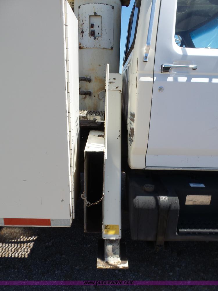 image for item L5828 1993 Ford F700 bucket truck