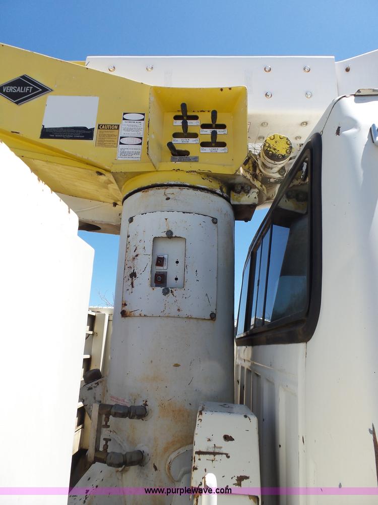 image for item L5828 1993 Ford F700 bucket truck
