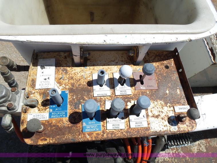 image for item L5828 1993 Ford F700 bucket truck