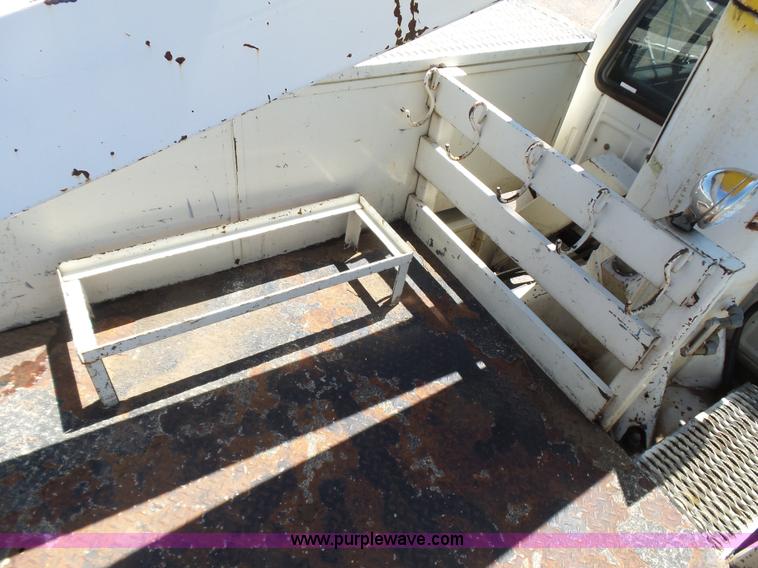 image for item L5828 1993 Ford F700 bucket truck