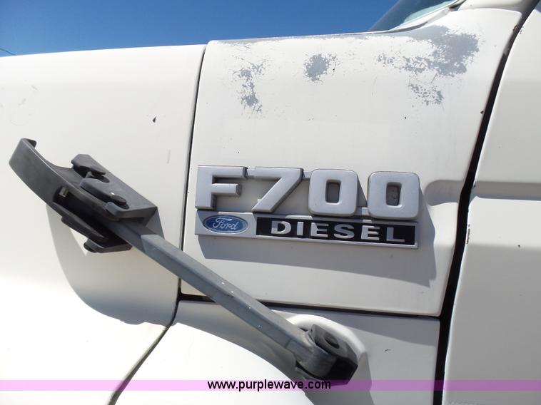image for item L5828 1993 Ford F700 bucket truck