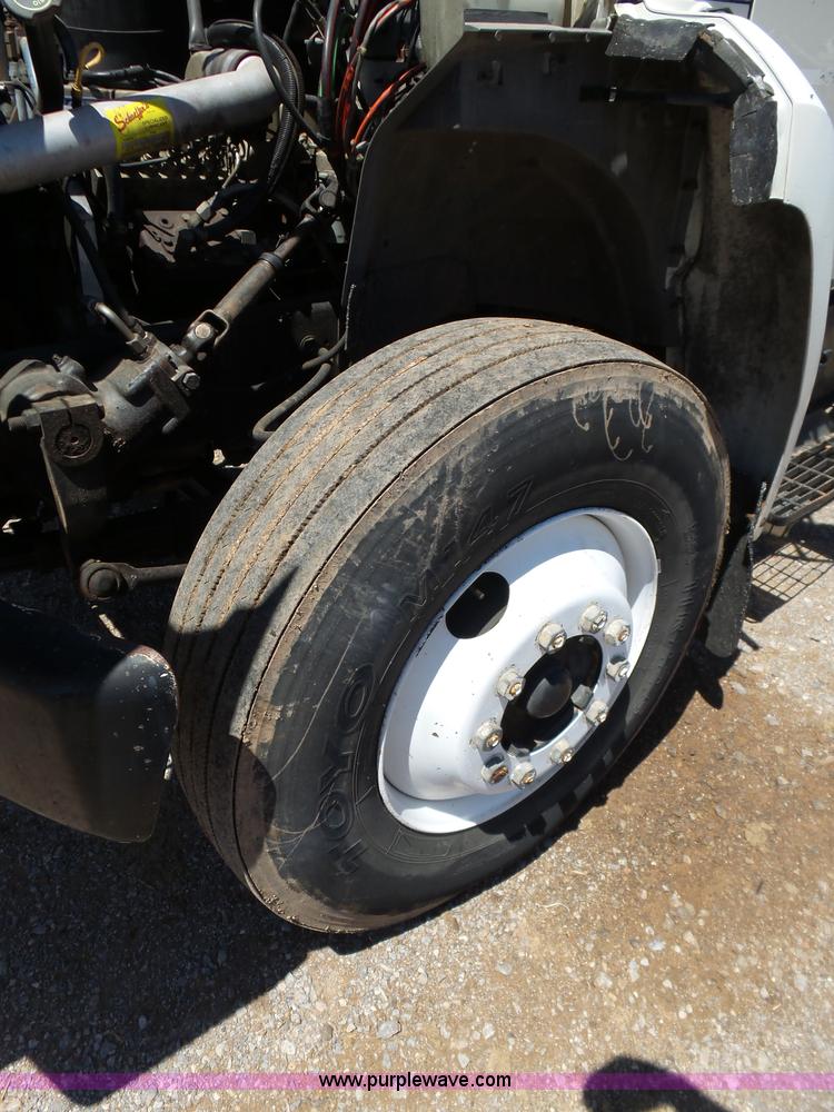 image for item L5828 1993 Ford F700 bucket truck