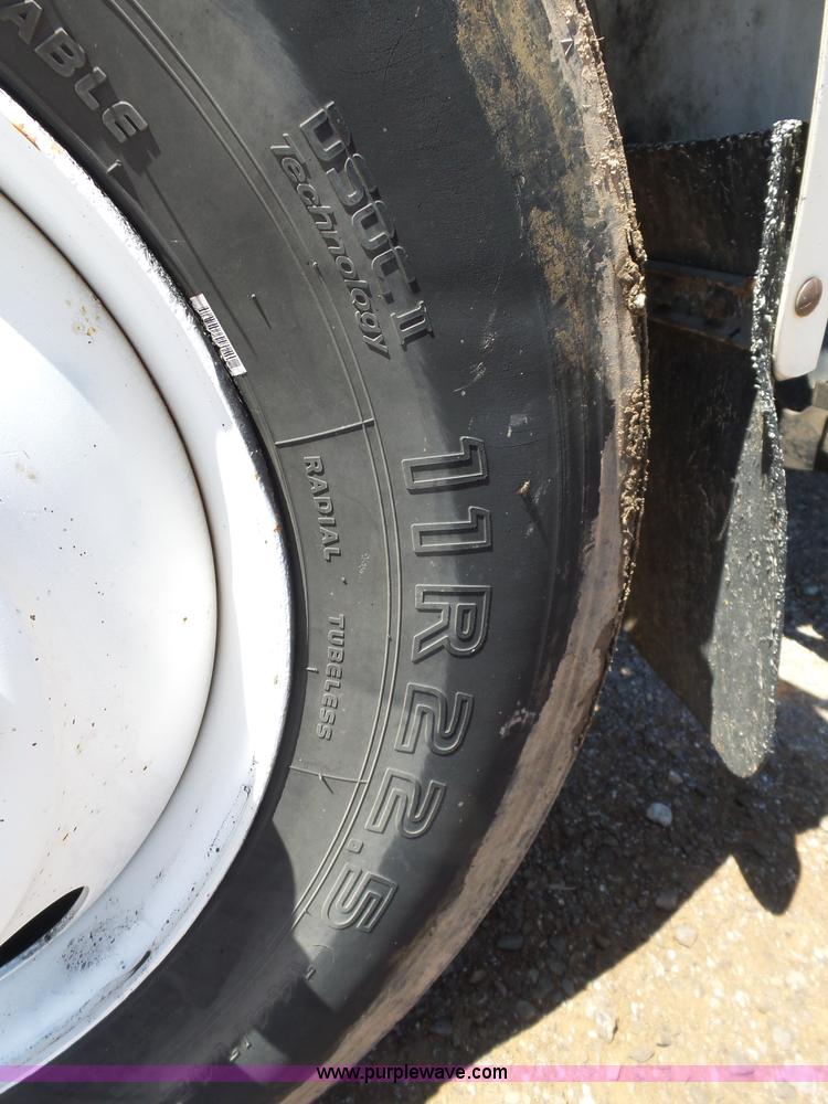 image for item L5828 1993 Ford F700 bucket truck