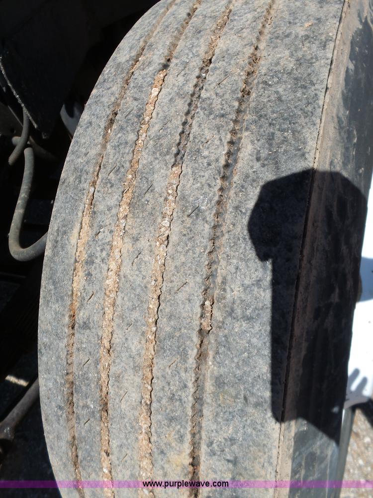 image for item L5828 1993 Ford F700 bucket truck