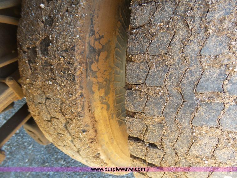 image for item L5828 1993 Ford F700 bucket truck