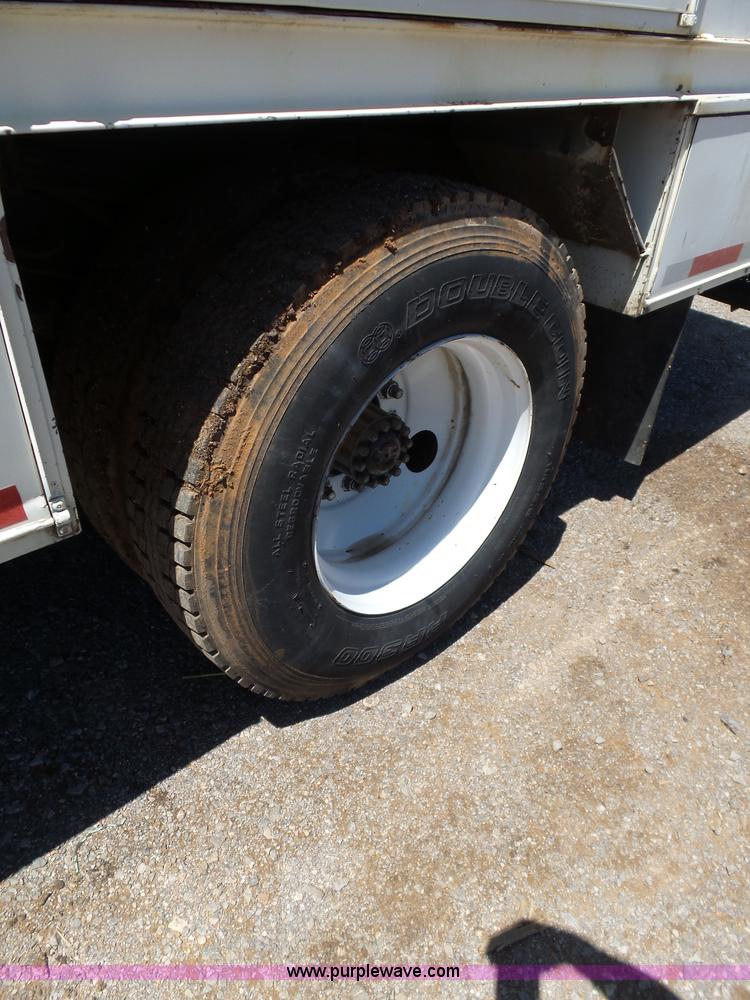 image for item L5828 1993 Ford F700 bucket truck