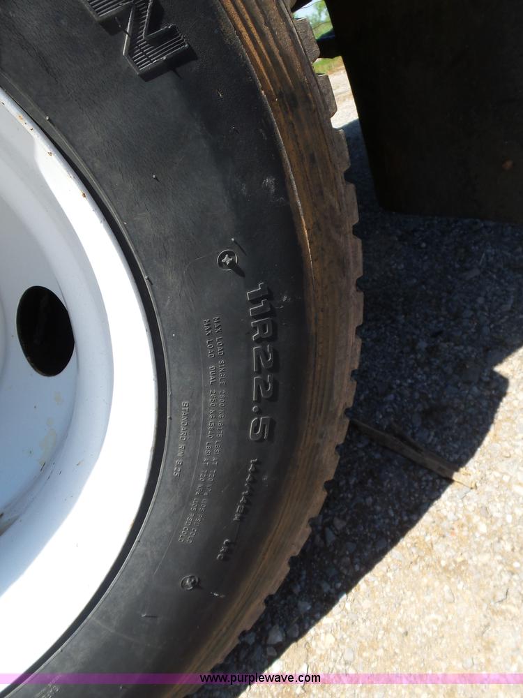 image for item L5828 1993 Ford F700 bucket truck