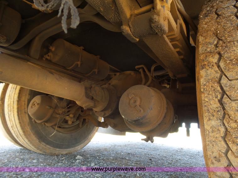 image for item L5828 1993 Ford F700 bucket truck