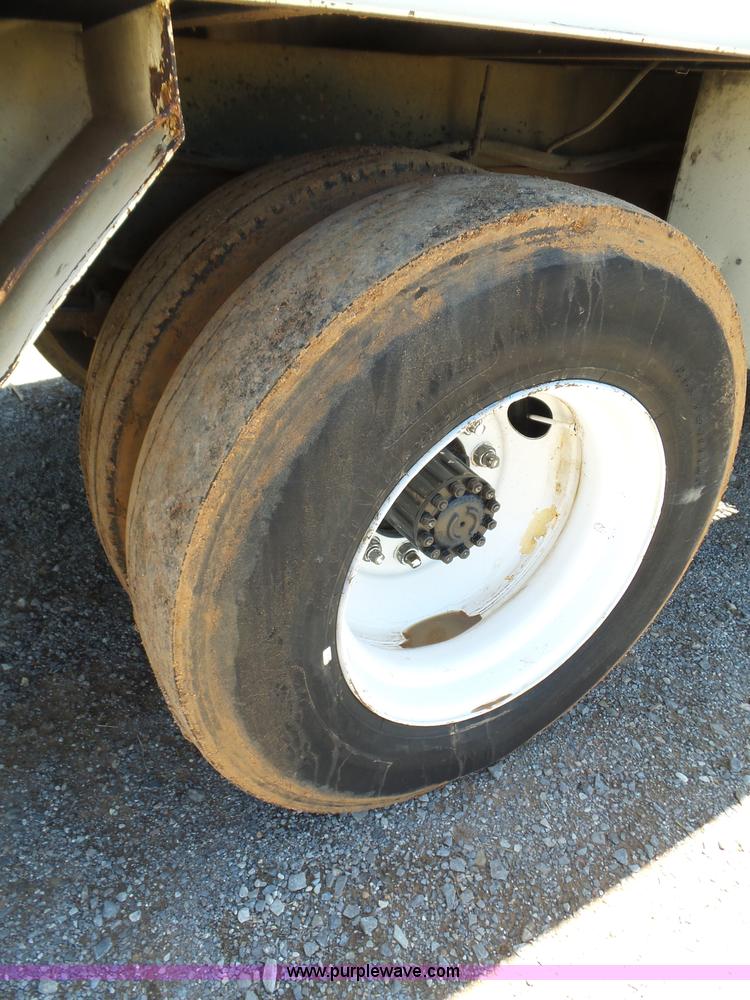 image for item L5828 1993 Ford F700 bucket truck