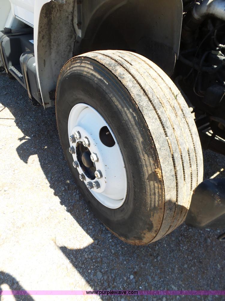 image for item L5828 1993 Ford F700 bucket truck