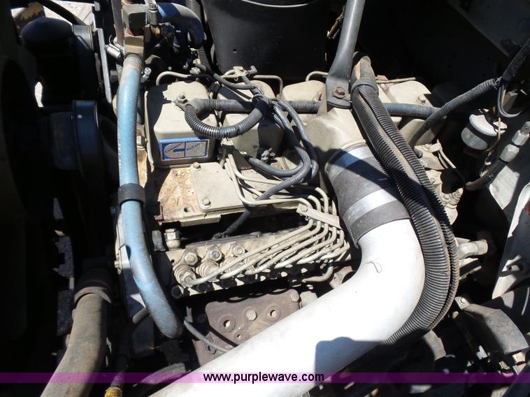 image for item L5828 1993 Ford F700 bucket truck