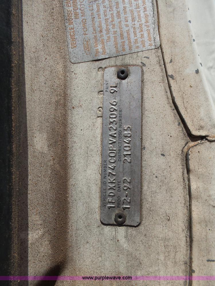 image for item L5828 1993 Ford F700 bucket truck