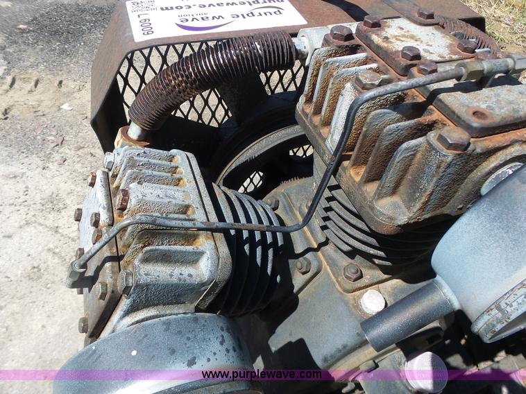 image for item L6009 Air compressor