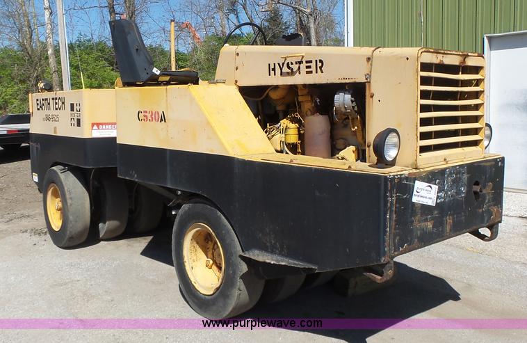 image for item L6012 Hyster C530A pneumatic roller