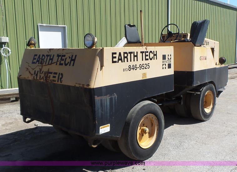 image for item L6012 Hyster C530A pneumatic roller