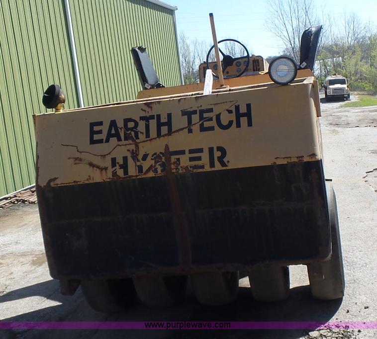 image for item L6012 Hyster C530A pneumatic roller