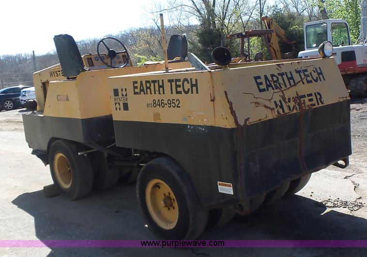 image for item L6012 Hyster C530A pneumatic roller