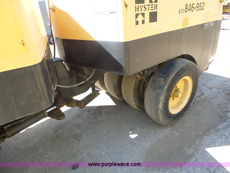 image for item L6012 Hyster C530A pneumatic roller