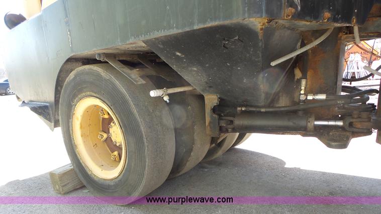 image for item L6012 Hyster C530A pneumatic roller